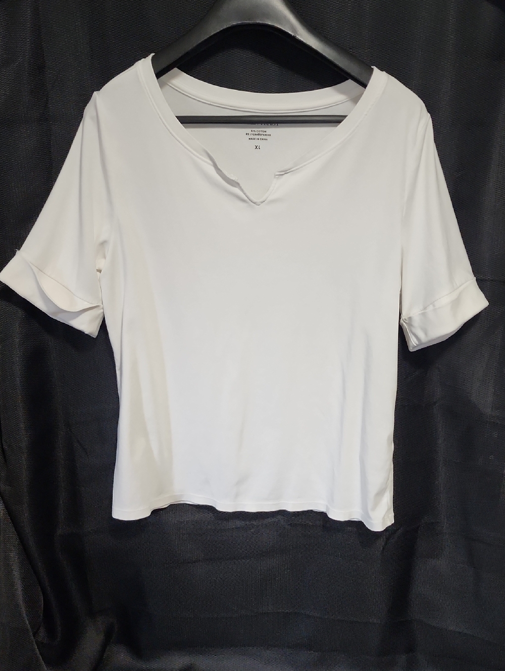 Ellen Tracy White Short-Sleeve V-Notch Top
